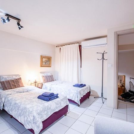 Апартаменты A Gift In The Heart Of Monastiraki A Афины Экстерьер фото