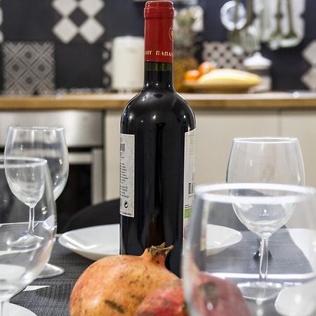 Апартаменты A Gift In The Heart Of Monastiraki A Афины Экстерьер фото